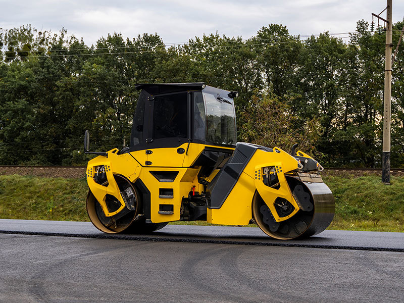 What are the characteristics of Luoyang road roller